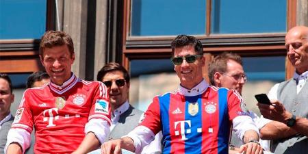 Lewandowski takes call related to "FC Barcelona" in Bayern dressing room