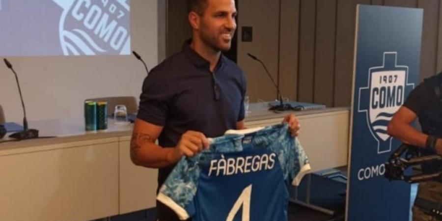 رسميا.. فابريجاس ينتقل لكومو في الدرجة الثانية الإيطالي ويشتري أسهم داخل النادي