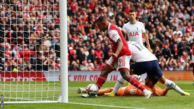 Arsenal 3-1 Tottenham: Gunners beat 10-man rivals to extend lead at top of Premier League - BBC Sport