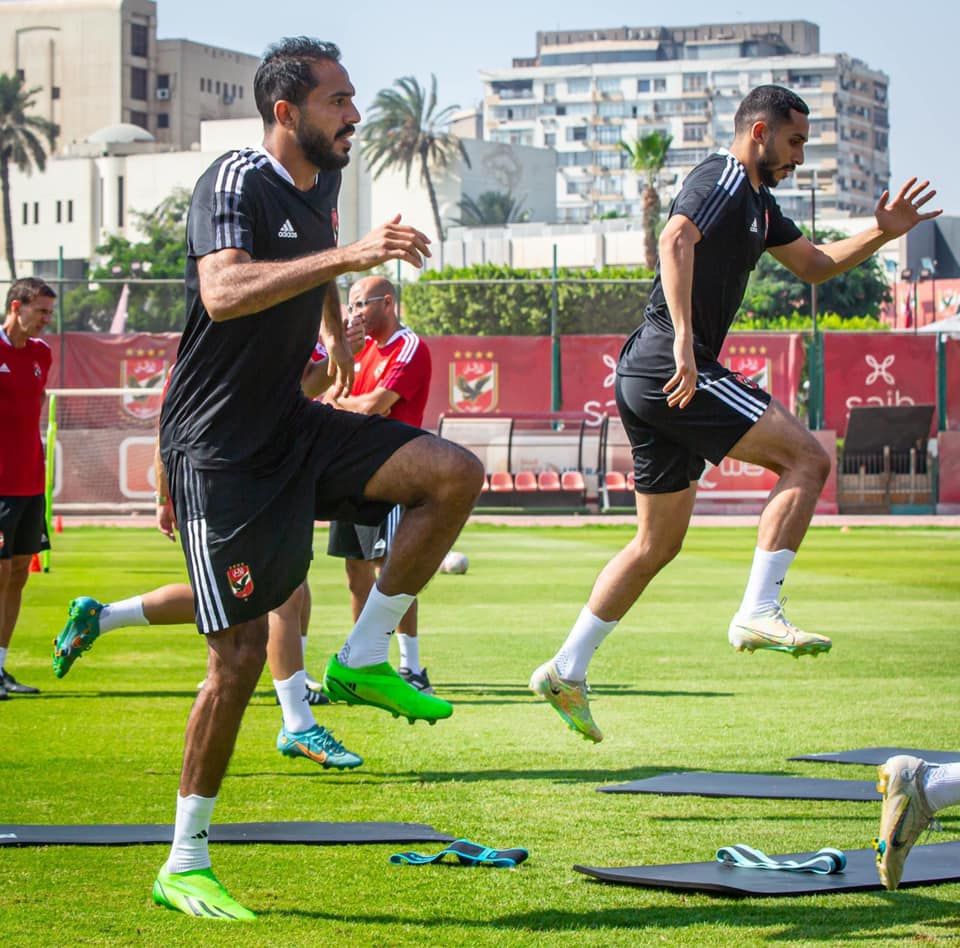 قد تكون صورة ‏‏‏‏٤‏ أشخاص‏، و‏‏أشخاص يقفون‏، و‏أشخاص يلعبون رياضة‏‏‏ و‏نشاطات في أماكن مفتوحة‏‏