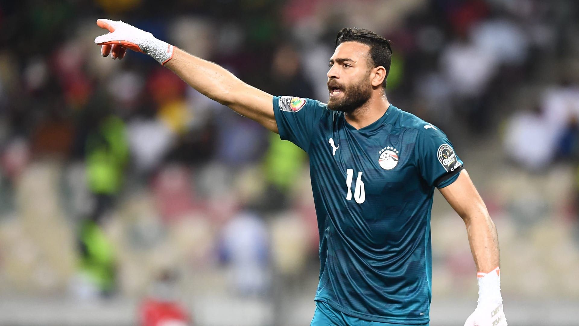 مصر.. لقطة أبو جبل والشناوي تثير تفاعلا واسعا وتحمل رسالة لجمهوري الأهلي والزمالك - CNN Arabic