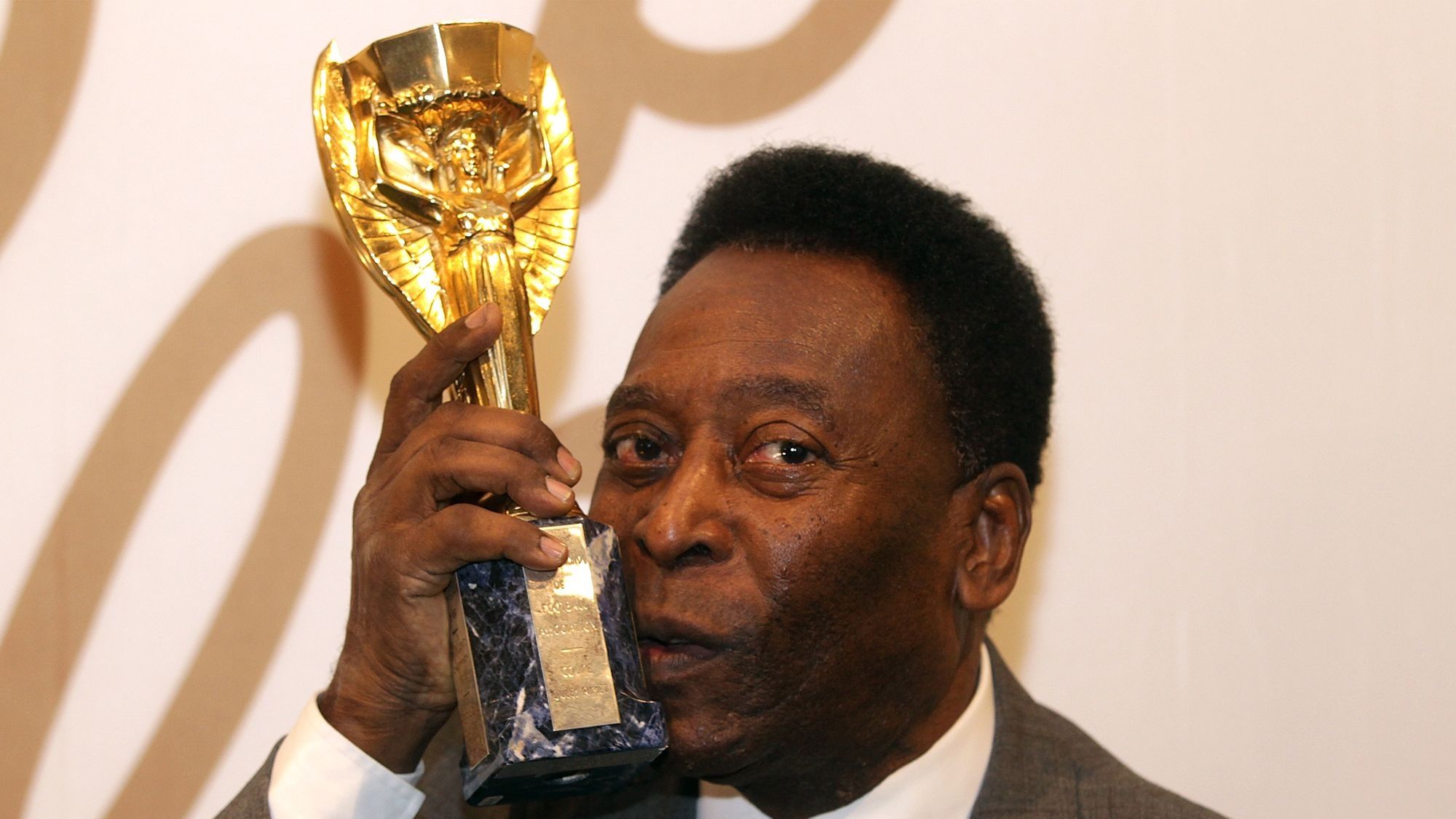 X-ray scanning proves Fifa paid £250,000 for a replica Jules Rimet trophy | WIRED UK