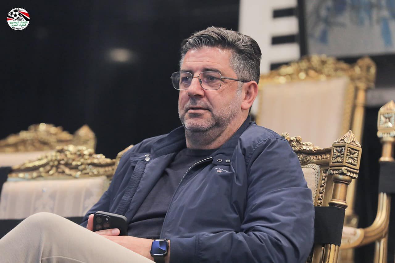 May be an image of 1 person, standing and indoor