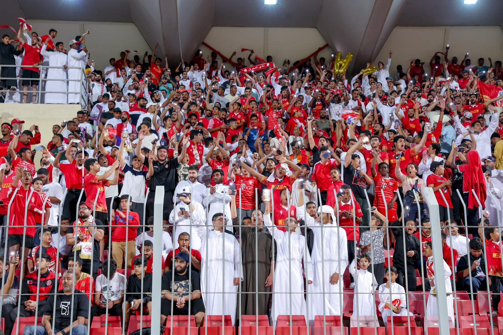 قد تكون صورة ‏‏شخص واحد‏ و‏وقوف‏‏