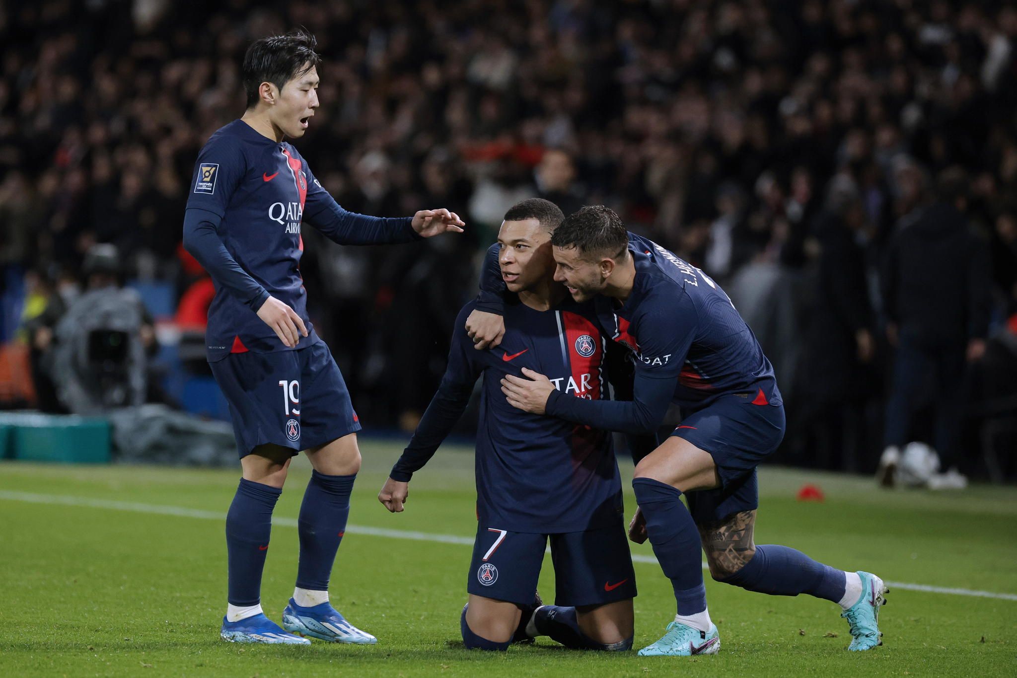 PSG's Kylian Mbappe (C) celebrates with teammates