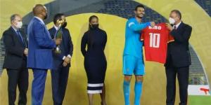 محمد الشناوي: قميص الخطيب أقل هدية من لاعبي الأهلي.. وسنفكر في لقب الدوري