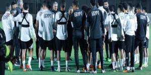 منتخب مصر بالأبيض أمام أنجولا