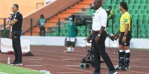 مدرب نيجيريا: منتخب مصر يلعب فقط على محمد صلاح ولا يفعل غير ذلك