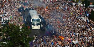 ريال وأتلتيكو يستخدمان المواصلات العامة قبل ديربي مدريد!