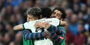 ميرور: لويس دياز رد على أنباء خلافه مع محمد صلاح في مباراة ليفربول وأستون فيلا