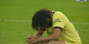 حسرة محمد النني بعد خسارة ارسنال امام نيوكاسل بالدوري الانجليزي