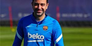 تشافي يعلق مجددًا على مستقبل دي يونج مع برشلونة