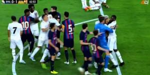 مشادة بين لاعبين بين في مباراة ريال مدريد وبرشلونة