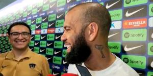 Dani Alves: It's hard for me to go back to Camp Nou wearing white