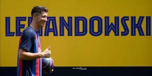 ليفاندوفسكي يسجل أول أهدافه مع برشلونة ويرد الهدية إلى بيدري مرتين