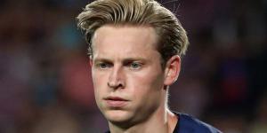 'It's HORRIFIC': Gary Neville insists it will be hugely 'embarrassing' for Man United if No 1 target Frenkie de Jong joins Chelsea... as the Barcelona midfielder edges closer to Stamford Bridge move