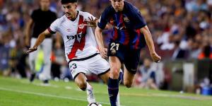 Manchester United and Chelsea target Frenkie de Jong was Barcelona's best player in the 0-0 Rayo Vallecano draw, says Luis Garcia - while Nou Camp fans signal their hope for him to stay with loud applause after coming on as a sub