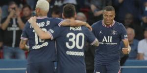 Mbappe celebrates PSG renewal by scoring hat-trick against Metz