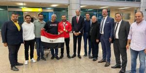 استقبال رسمي لـعزمى محيلبة بمطار القاهرة بعد فوزه التاريخى بذهبية بطولة العالم للرماية