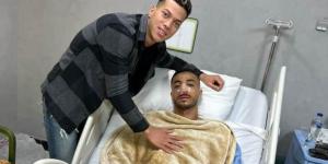إمام عاشور يزور محمد عبد المنعم بعد خضوعه لعملية جراحية