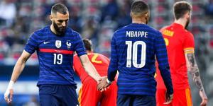 لو باريزيان: فاجعة في فرنسا.. بنزيمة خارج كأس العالم