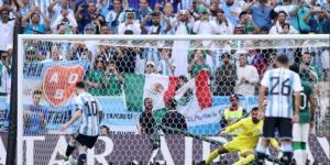 مهاجم الأرجنتين: الهزيمة أمام السعودية "مؤلمة".. ويتبقى لنا نهائيين