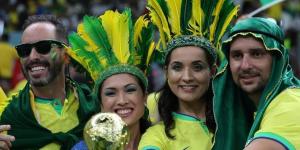 البرازيل ضد صربيا. جماهير السامبا ترفع العلم السعودي في المدرجات "فيديو"