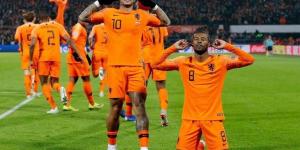 تشكيل هولندا لمواجهة الإكوادور بكأس العالم.. جاكبو وبيرجوين في الهجوم