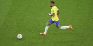 رافينيا يهاجم جماهير البرازيل بسبب نيمار: "أنتم لا تستحقون لاعب مثله"