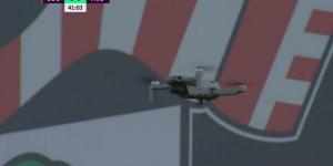 طائرة بدون طيار تتسبب في إيقاف مباراة أستون فيلا وساوثهامبتون