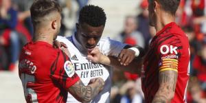Vini's hell at Mallorca: Fifth yellow card, provoked by Maffeo and Raíllo...