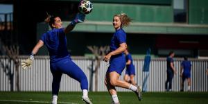 Alexia Putellas starts training with the group again on comeback trail