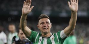Joaquin waves emotional goodbye to Betis and football