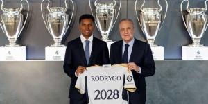 مستمر رفقة صديقه.. رودريجو يمدد تعاقده مع ريال مدريد حتى 2028