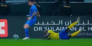 الهلال يحتفل بكأس موسم الرياض على حساب النصر بالضربة القاضية.. صورة