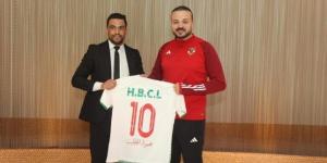 رابطة مشجعي الأهلي في الجزائر تهدي الخطيب قميص الرابطة