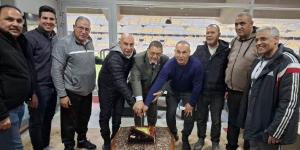 حسام حسن يحضر مباراة المقاولون و المصري في الدوري المصري
