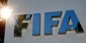فيفا يخطط لتثبيت كاميرات في غرف ملابس اللاعبين بكأس العالم 2022