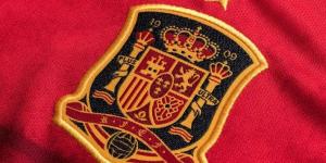 فيفا يهدد بإيقاف النشاط الكروي في إسبانيا