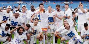 ريال مدريد يتسلم كأس الدوري الإسباني في الغرف المغلقة
