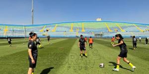 إحماء لاعبات وادي دجلة قبل انطلاق نهائي كأس مصر للكرة النسائية