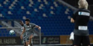 الهلال يبدأ تحضيراته لمواجهة النصر ويسافر إلى جدة