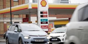 Travel chaos and petrol shortages predicted next week as forecourt delivery drivers strike over pay