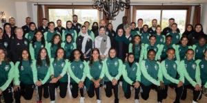 سفيرة السعودية في إسبانيا تزور معسكر منتخب السيدات