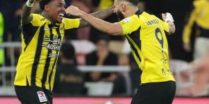 "هاتريك" بنزيما يقود الاتحاد للفوز على الوحدة بسباعية في الدوري السعودي