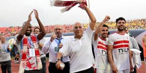 حسين لبيب يؤازر فريق الزمالك في المران الختامي قبل السفر إلى الإمارات