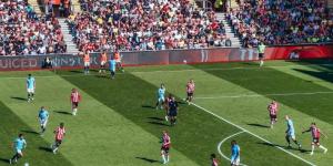 مرموش يشارك في تعادل مانشستر سيتي ضد ساوثهامبتون في الدوري الإنجليزي