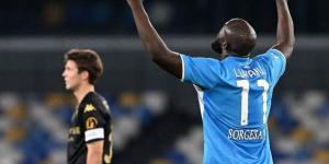 نابولي يتعادل مع جنوى ليشعل المنافسة على لقب الدوري الإيطالي
