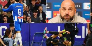 مدرب إسبانيول عن طرد كابريرا: "برشلونة بارع في التمثيل منذ سنوات.. بمجرد أن تنفخ عليهم يسقطون بسرعة"!