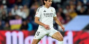 ريال مدريد يعلن رحيل لاعبه خيسوس فاييخو عن الفريق